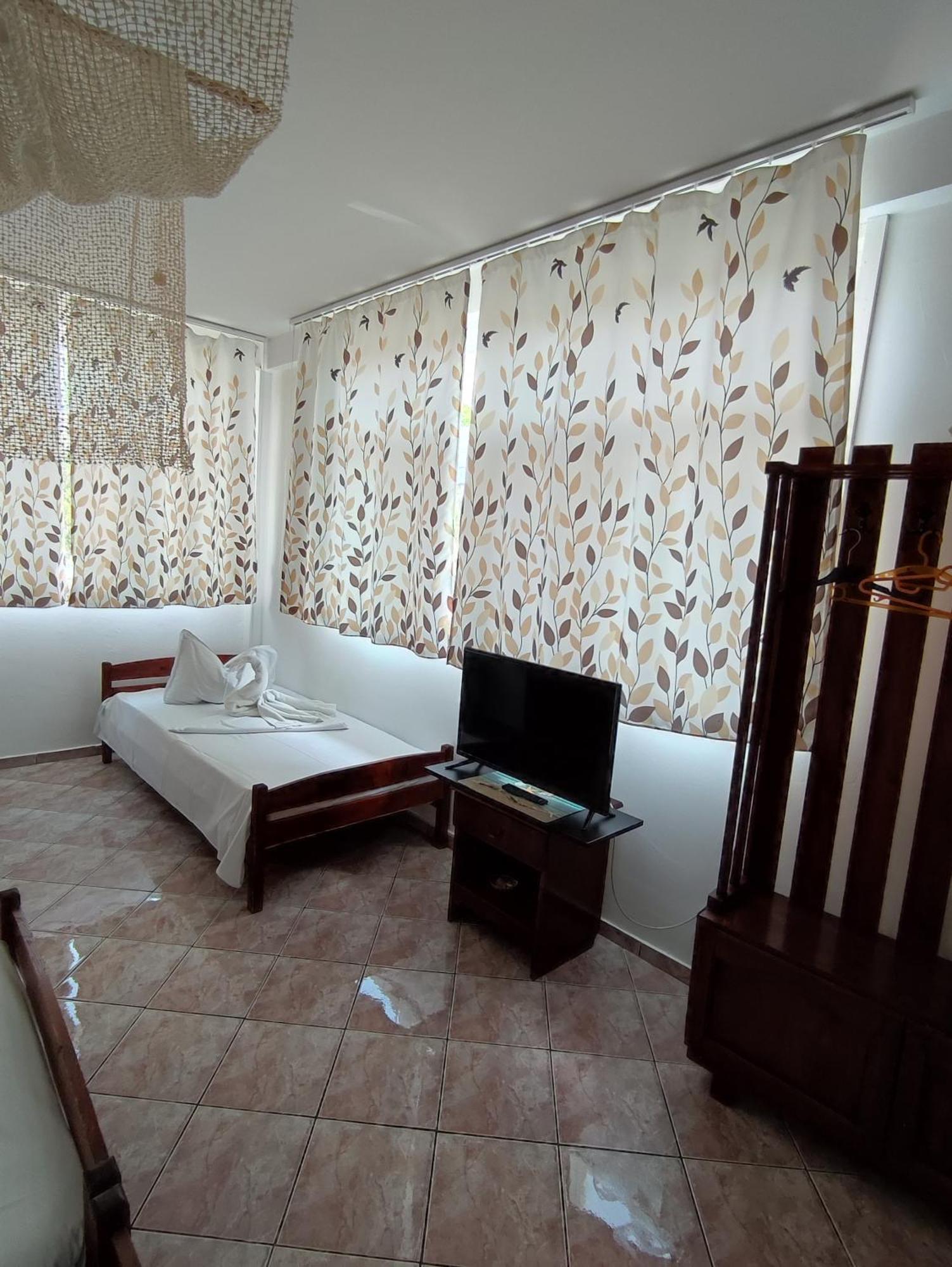 Casa Ellamy Hotell Două Mai Eksteriør bilde